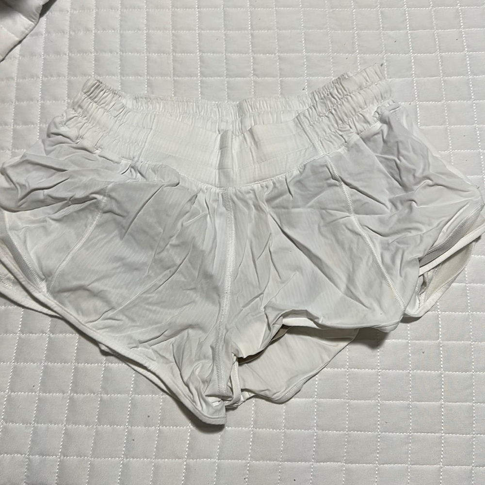 white lulu shorts size 4